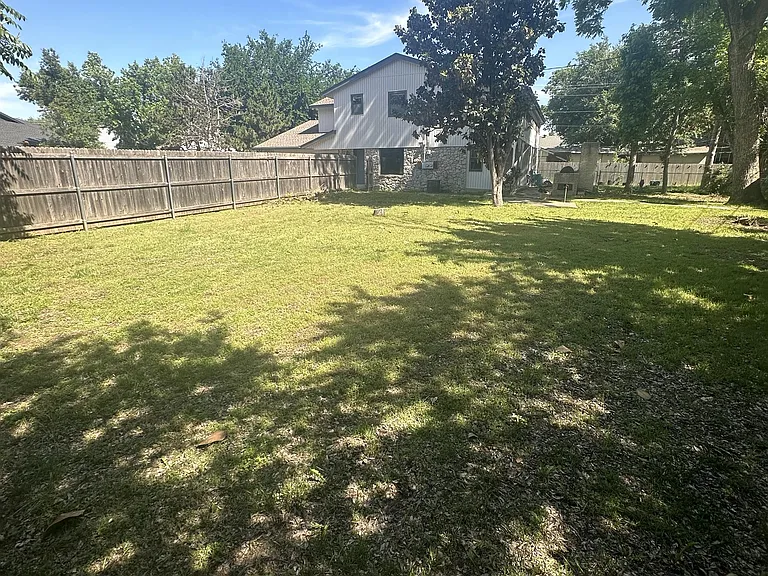 3612 N Drexel Blvd — Photo 9