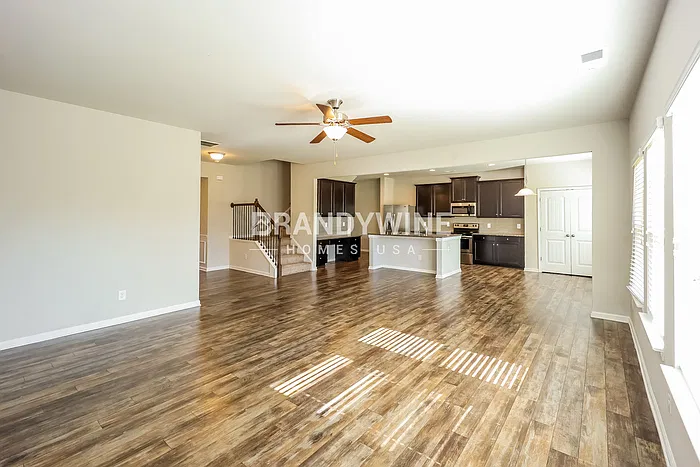 4 bed, 2.5 bath, 2560 sqft, $2,420 — Photo 4