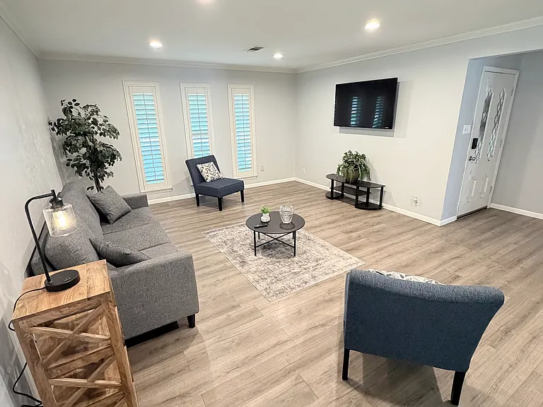 Lynnwood Dr — Photo 17