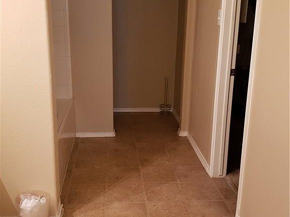 5th image of 724 Canyon Pl