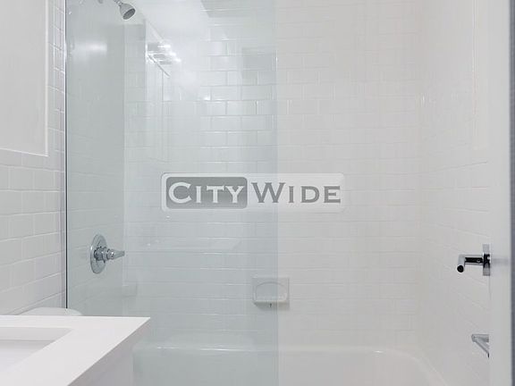 4th image of 400 E 89th St APT 14K