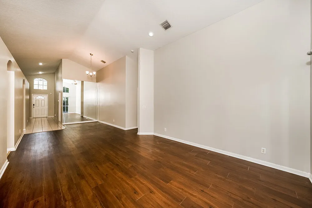 3 bed, 2.0 bath, 1877 sqft, $3,435 — Photo 4