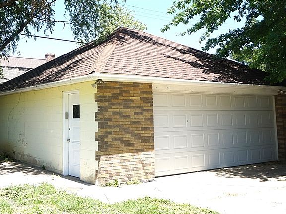 4th image of 19715 Cherokee Ave