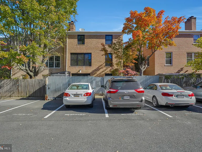 4732 Massachusetts Ave NW — Photo 37