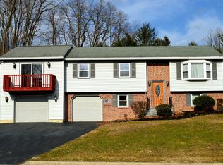 1703 Saint Philips Dr, Lancaster, PA 17603