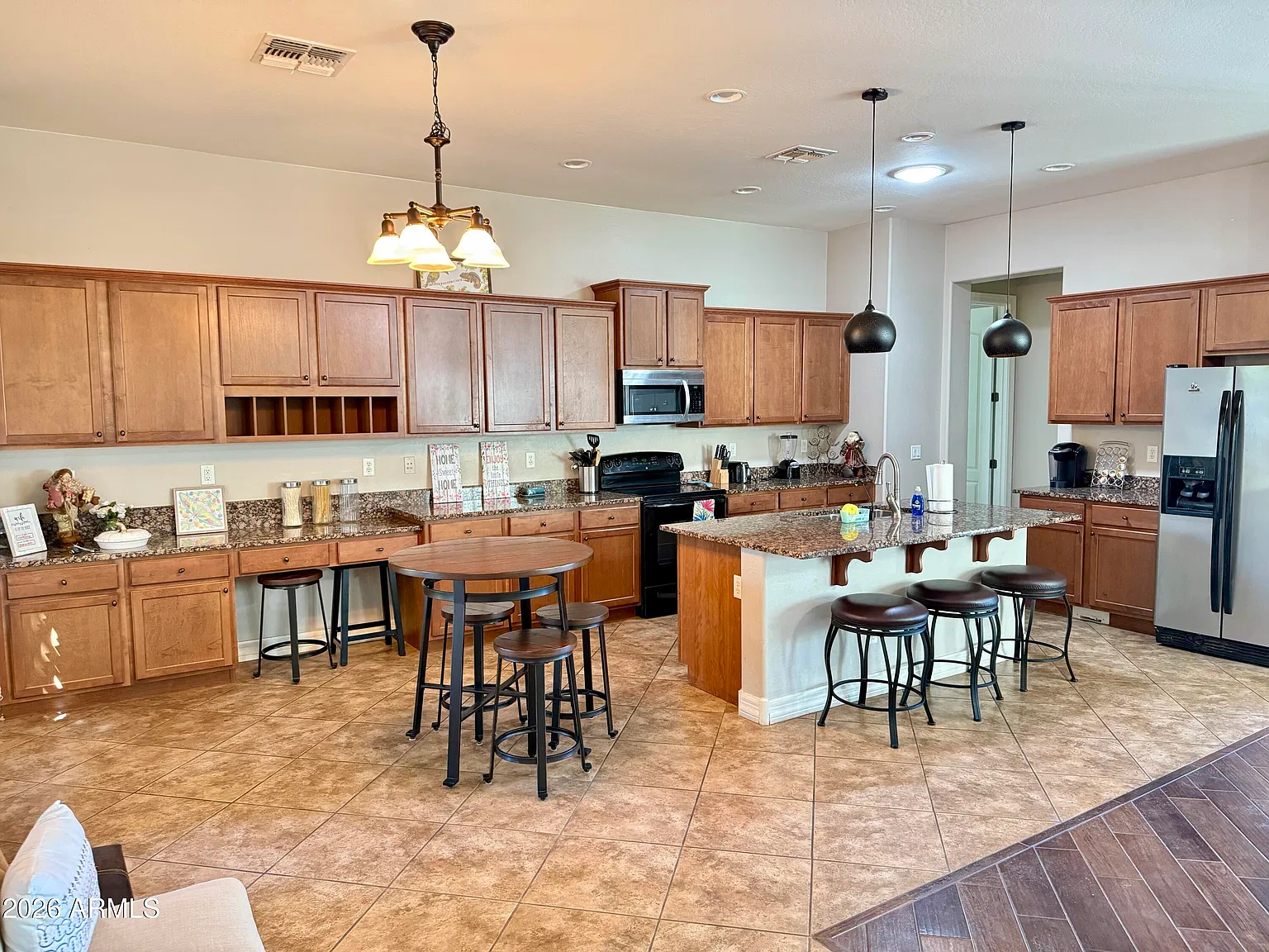 2 bed, 2.0 bath, 2090 sqft, $3,500 — Photo 3