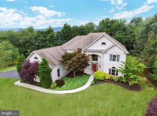 1930 Monterey Dr, Mechanicsburg, PA 17050