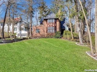 91 Arleigh Rd, Great Neck, NY 11021