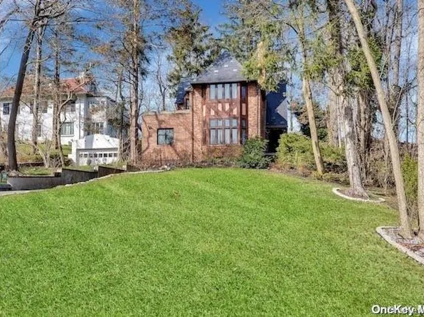 91 Arleigh Road, Great Neck, NY 11021