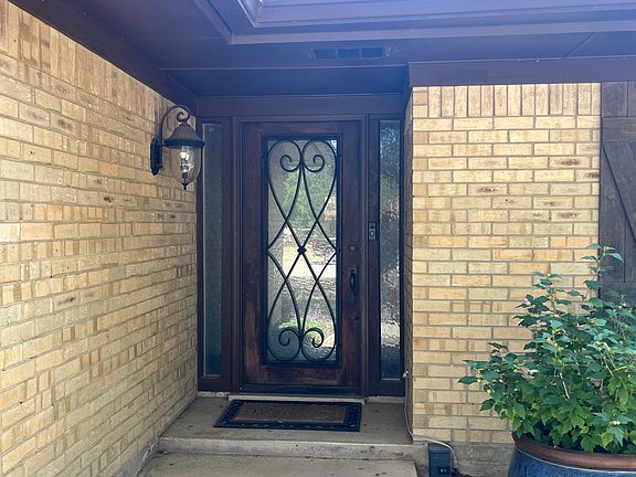 3rd image of 109 Meadow Glen Dr