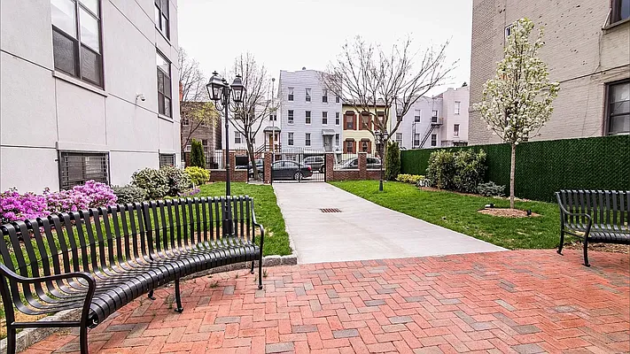 Rented by Nooklyn NYC LLC | media 28