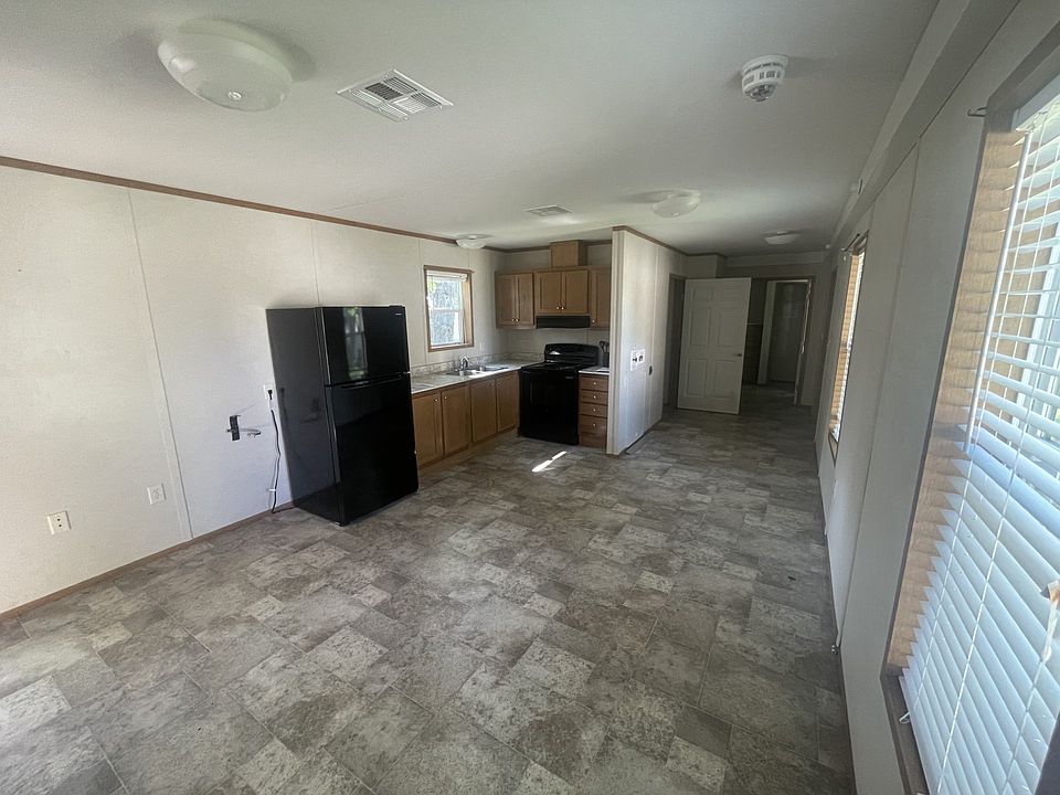2nd image of 13 Gaslight Dr