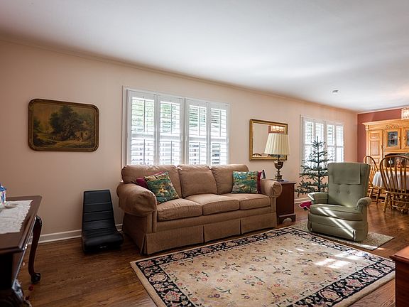 3rd image of 2104 Azalea Dr
