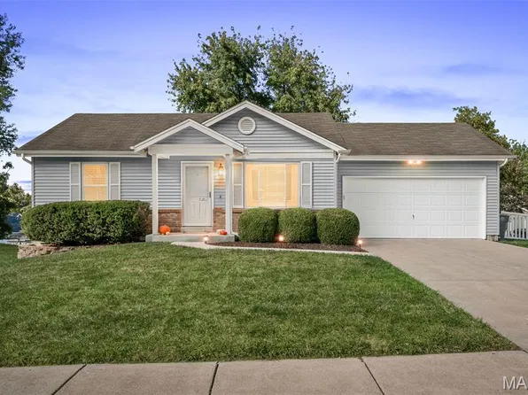 11 Mallard Pointe Dr, O'Fallon, MO 63368