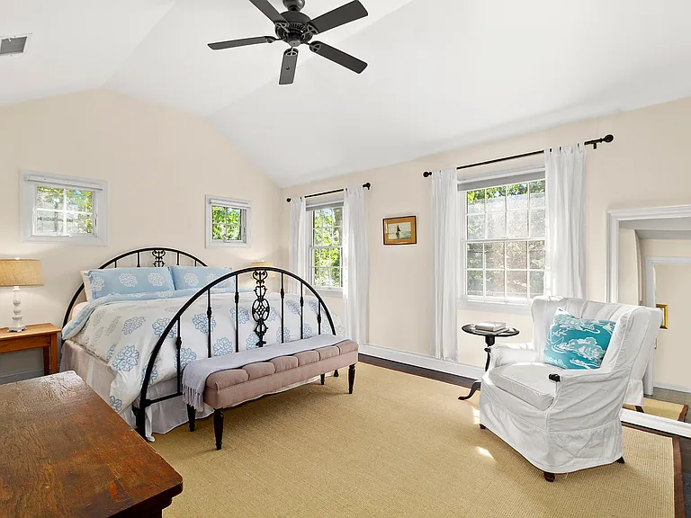 15 Mulford Ave — Photo 11
