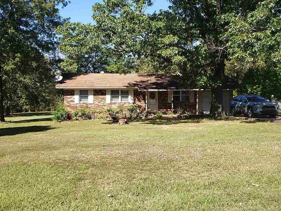 2nd image of 20 Ball Hill Dr
