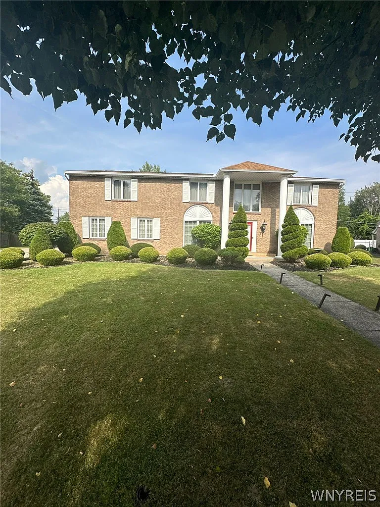 6 bed, 3.5 bath, 3665 sqft, $4,700 — Photo 2