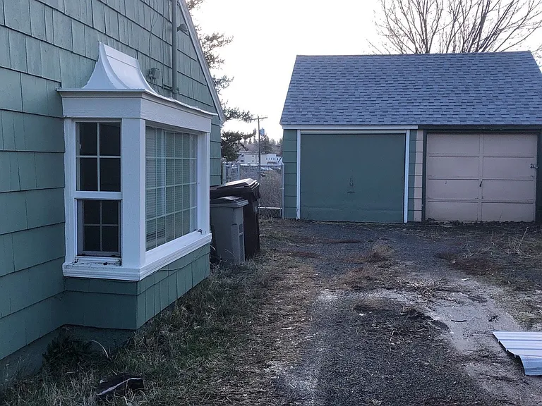 309 NW Cleveland St — Photo 31