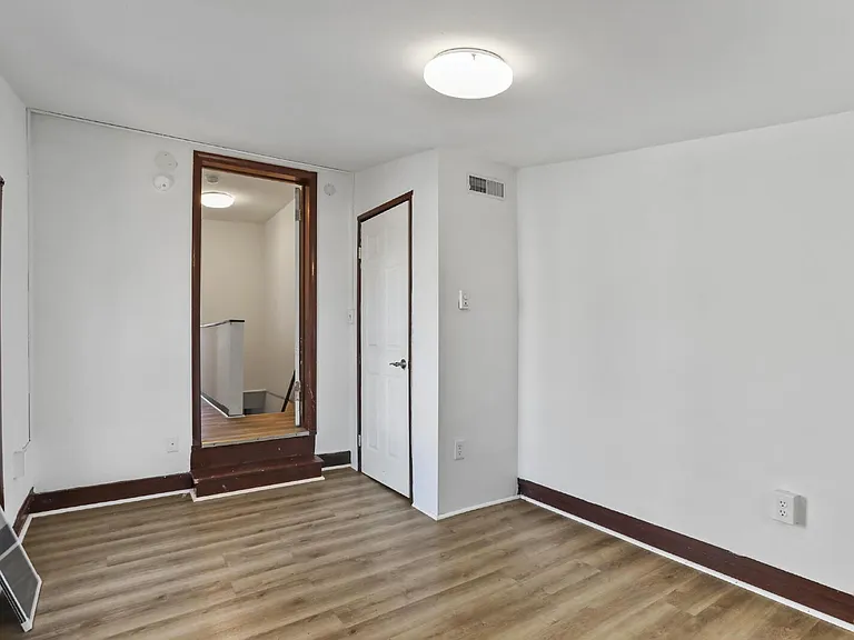 216-218 N College St — Photo 15