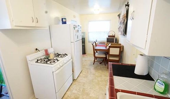 3rd image of 723 York Ct