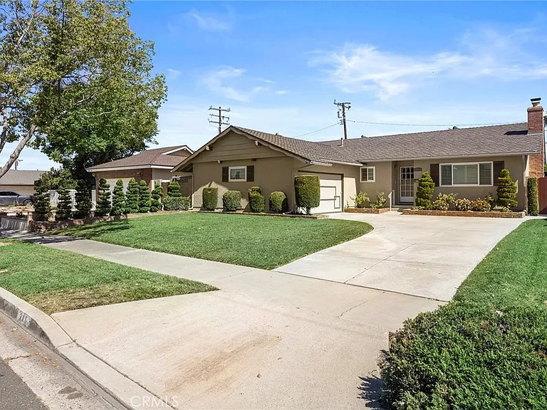 245 E Hoover Ave — Photo 32