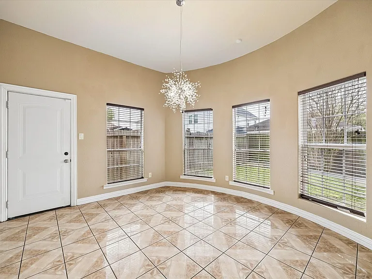 5027 Creekmont Dr — Photo 7