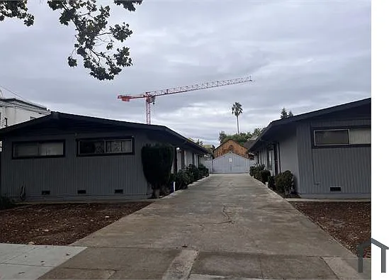 2 bed, $3,112 — Photo 2