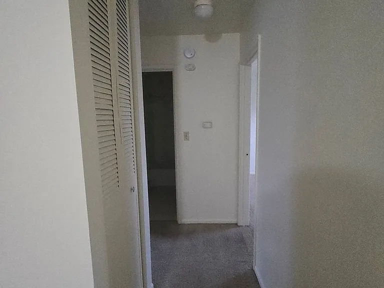 Mulford Park Apartments — Photo 26