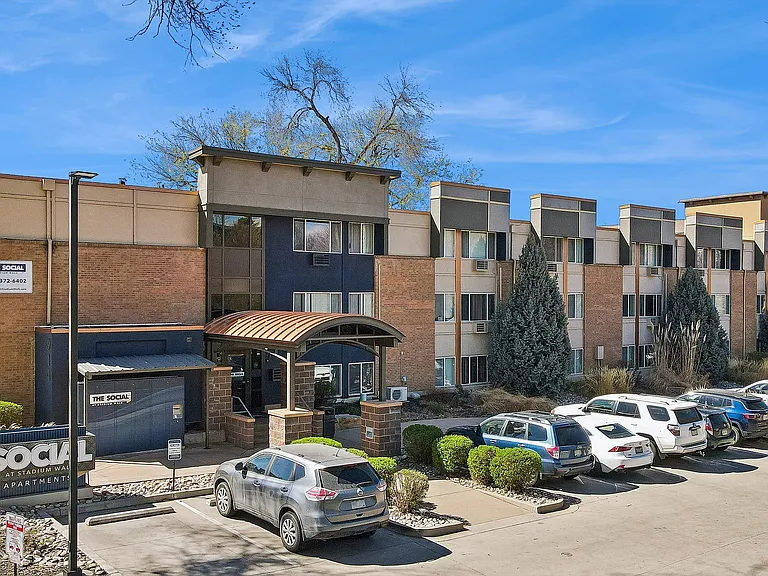 914 W Lake St — Photo 57