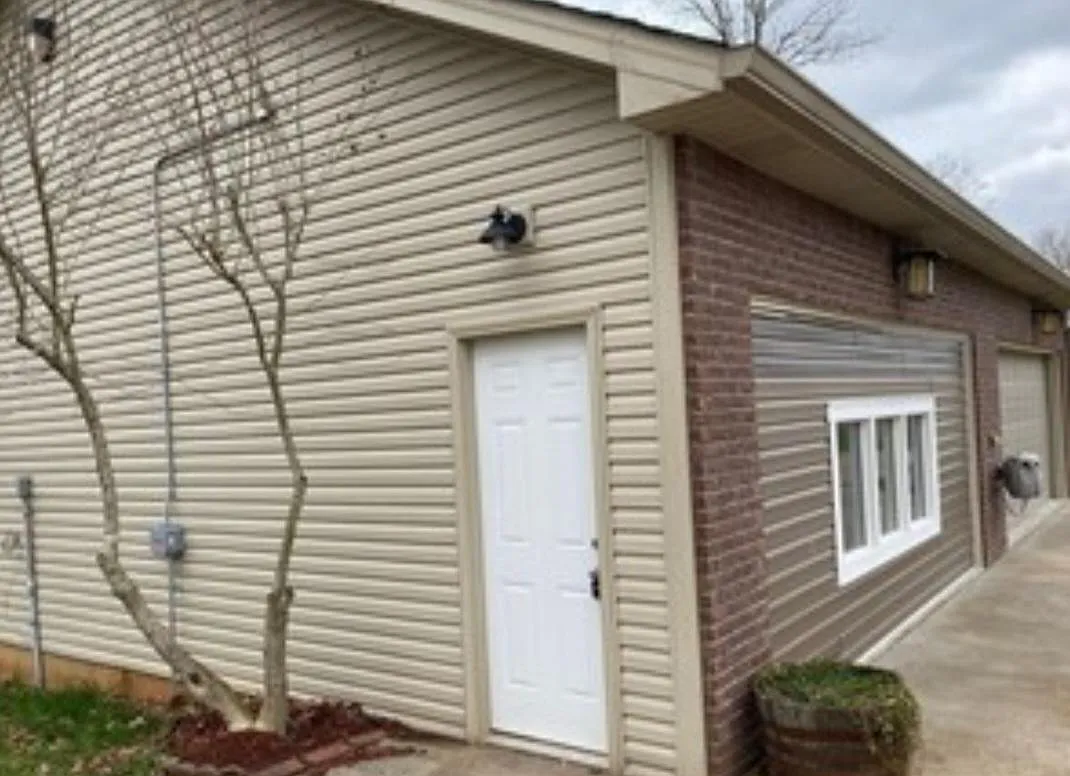 Building Photo - 3516 Sunbelt Dr