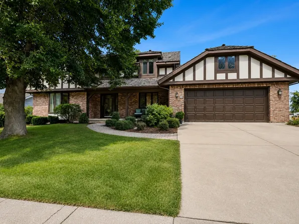 612 Paddock Ln, Libertyville, IL 60048