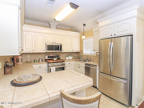 5th image of 516 Glensview Dr