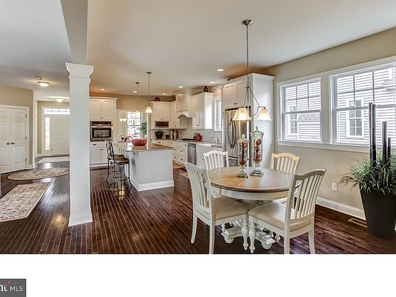 5th image of 348 Ellenwood Dr