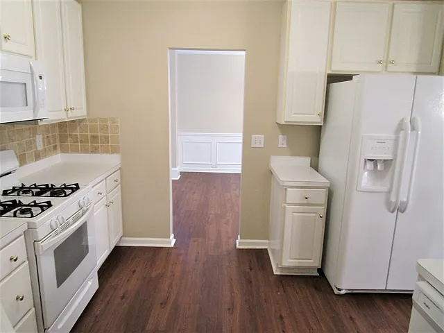 4 bed, 2.5 bath, 2870 sqft, $2,620 — Photo 4