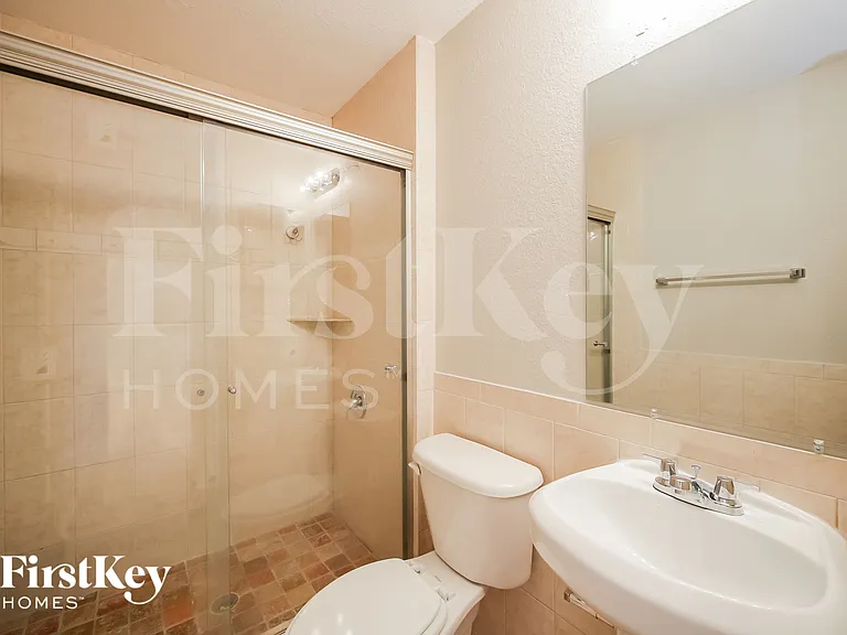 652 Keller St E — Photo 13