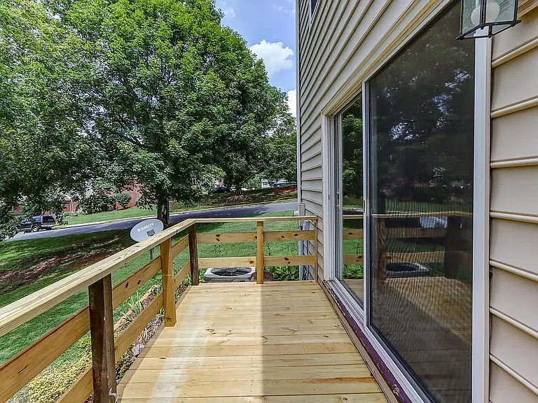 1421 Ashbourne Dr — Photo 4