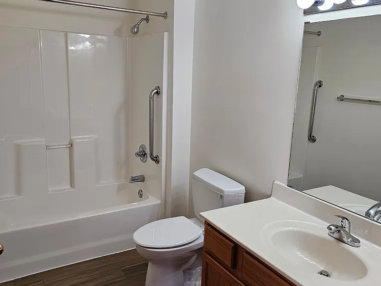 4000-4094 Pioneer Dr — Photo 5