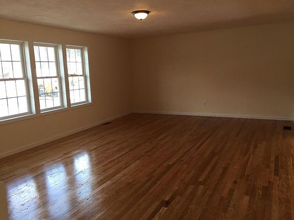 4th image of 19 Truelson Dr