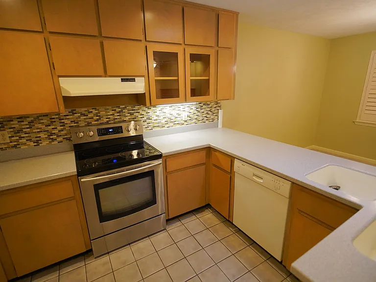 4424 Stratfordshire Ct — Photo 8