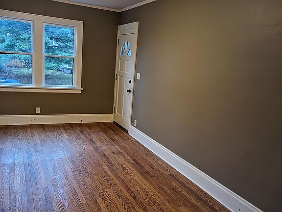 4th image of 68 Woodsdale Ave