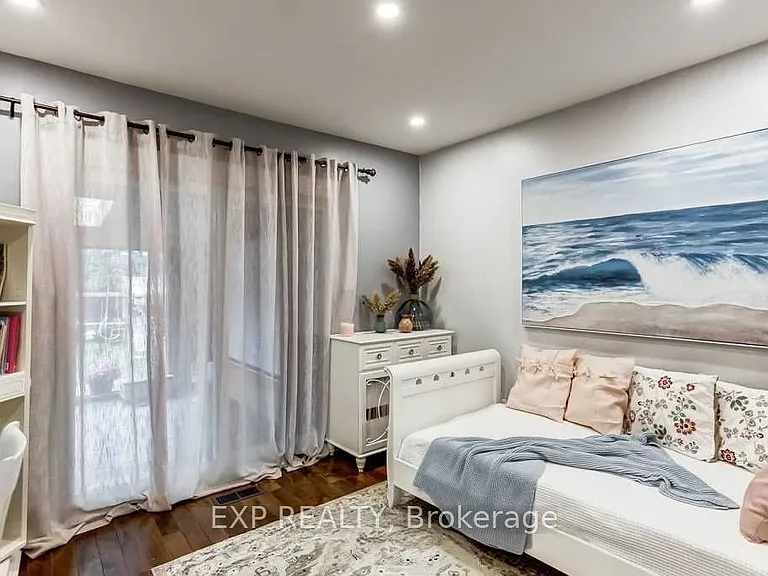 72 Billington Cres #UPPER — Photo 18