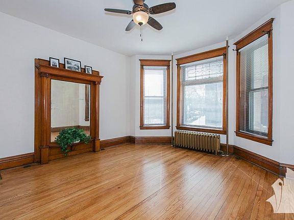 3rd image of 724 W Oakdale Ave