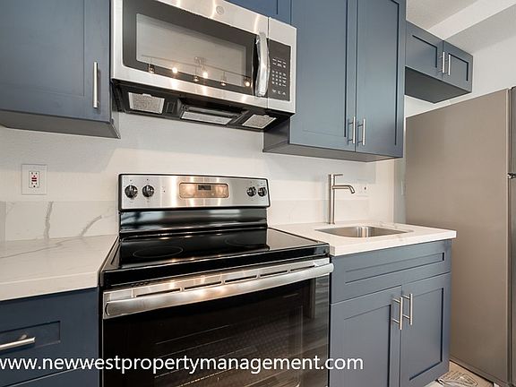 5th image of 1944 State St Unit 20