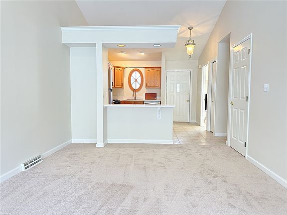 4th image of 815 Village Dr