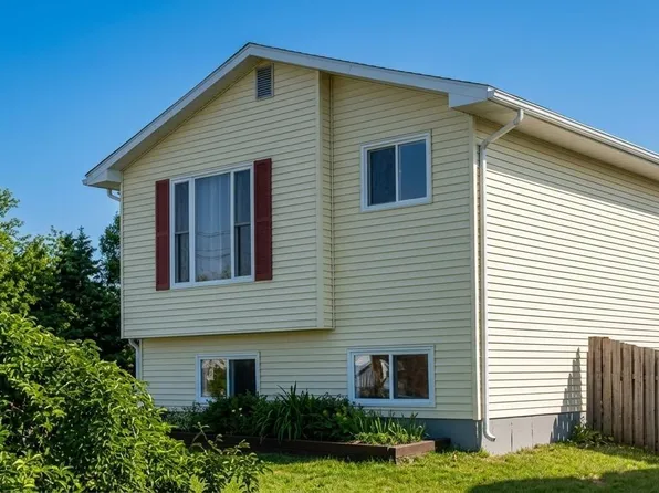 52 Shrewsbury Rd, Halifax, NS B2V 2E2