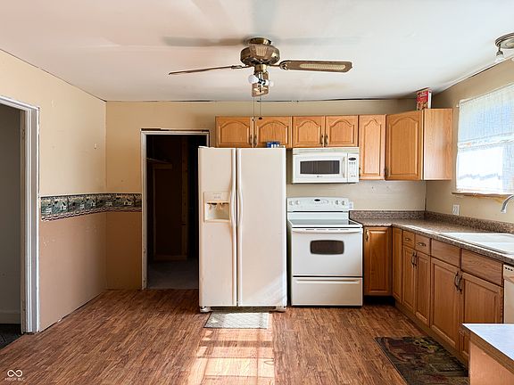 3rd image of 223 W Lincoln St