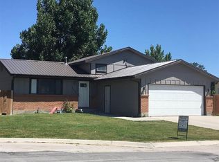 1803 Dundee Dr, Rawlins, WY 82301
