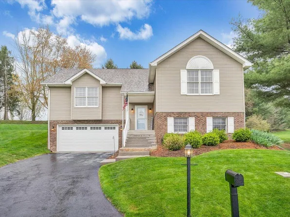 208 Glen View Ln, Radford, VA 24141