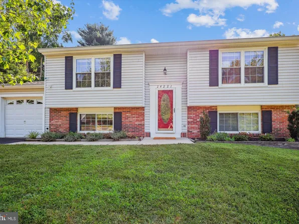 24221 Club View Dr, Gaithersburg, MD 20882