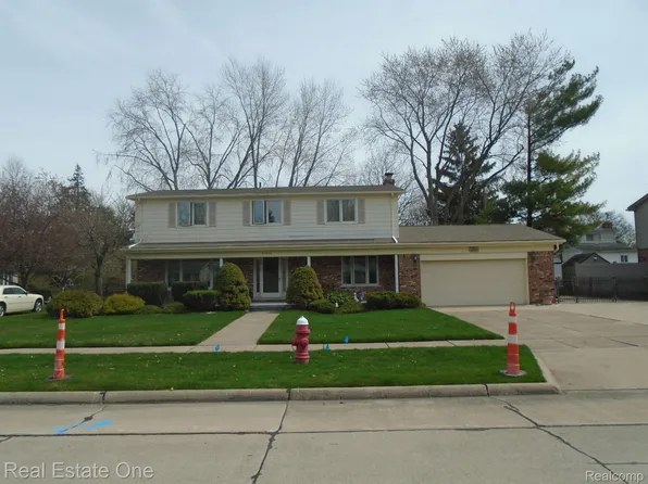 32860 Northampton Dr, Warren, MI 48093